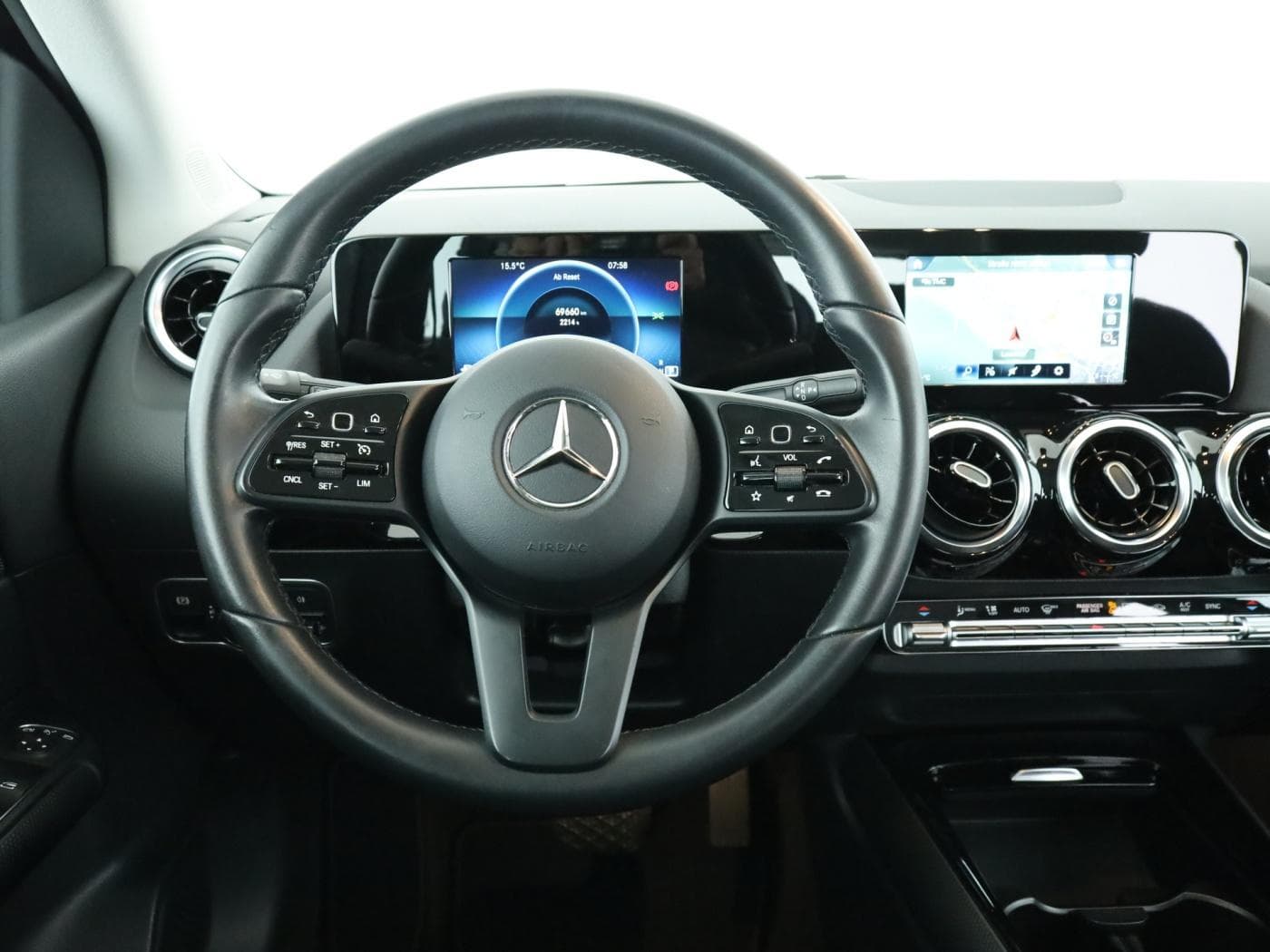 Mercedes-Benz B 180 d Bild 11