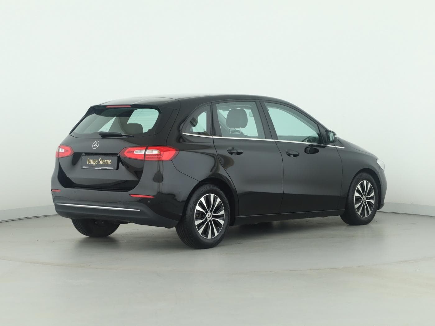 Mercedes-Benz B 180 d Bild 6