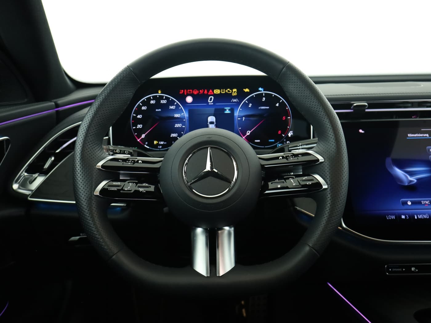 Mercedes-Benz E 220 d 4M T Bild 11