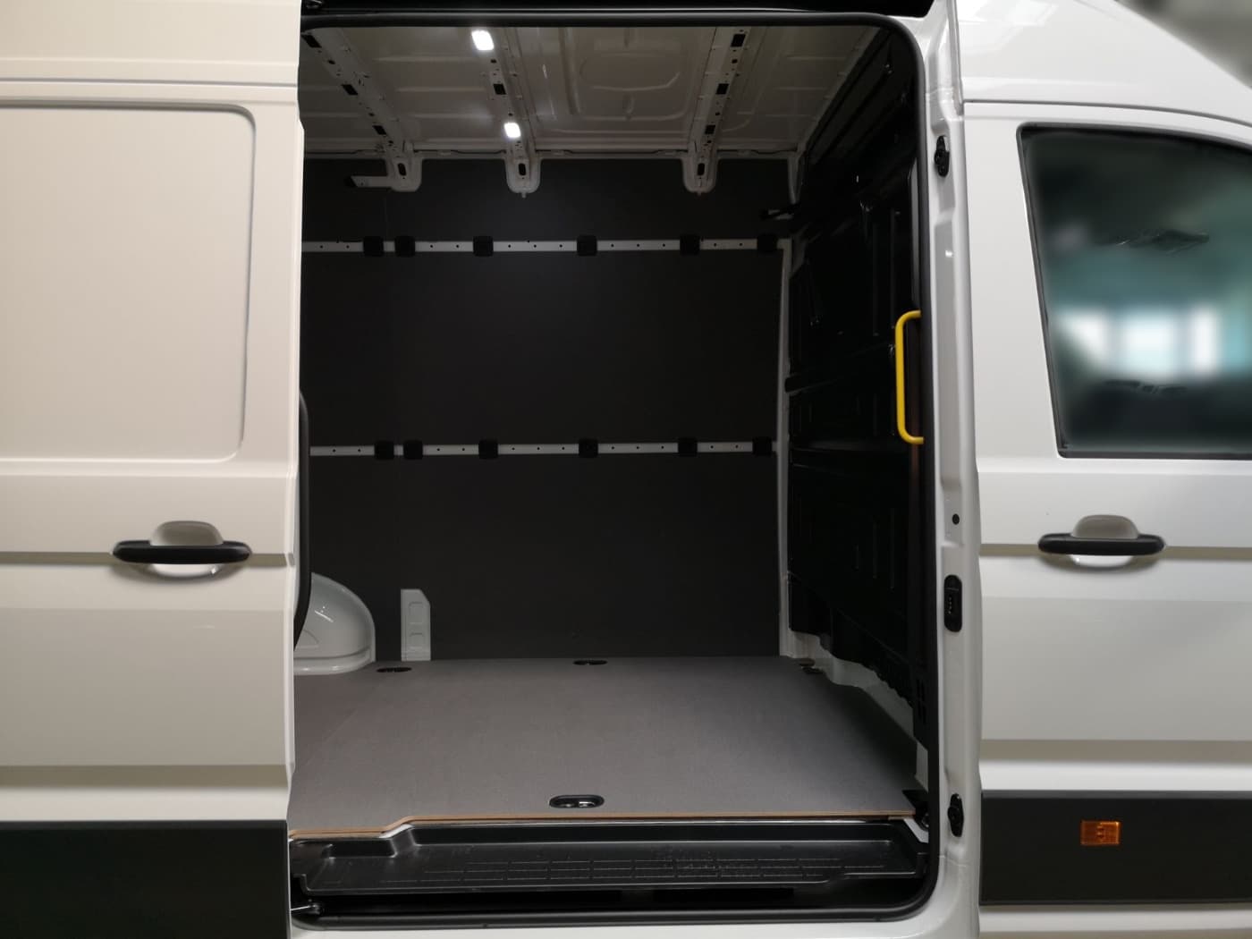 Volkswagen Crafter 35 Kasten Motor: 2.0 l TDI EU6-EA SCR 103 kW Getriebe: Frontantrieb 6-Gang-Schaltgetriebe Ra Bild 12