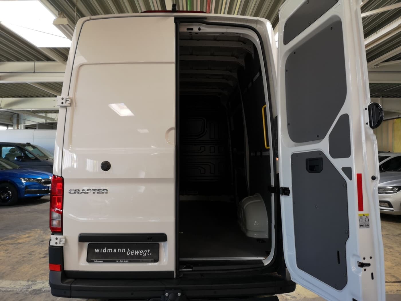 Volkswagen Crafter 35 Kasten Motor: 2.0 l TDI EU6-EA SCR 103 kW Getriebe: Frontantrieb 6-Gang-Schaltgetriebe Ra Bild 19