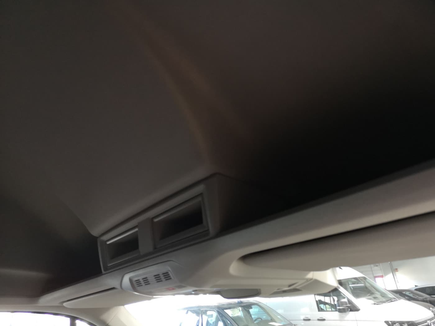 Volkswagen Crafter 35 Kasten Motor: 2.0 l TDI EU6-EA SCR 103 kW Getriebe: Frontantrieb 6-Gang-Schaltgetriebe Ra Bild 25