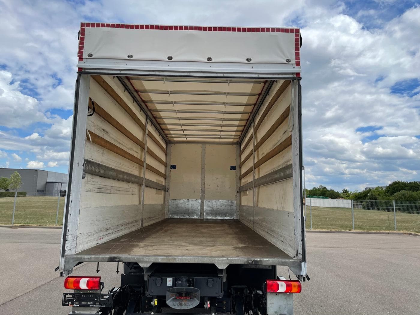 Mercedes-Benz Atego 1527 L ClassicSpace Bild 4