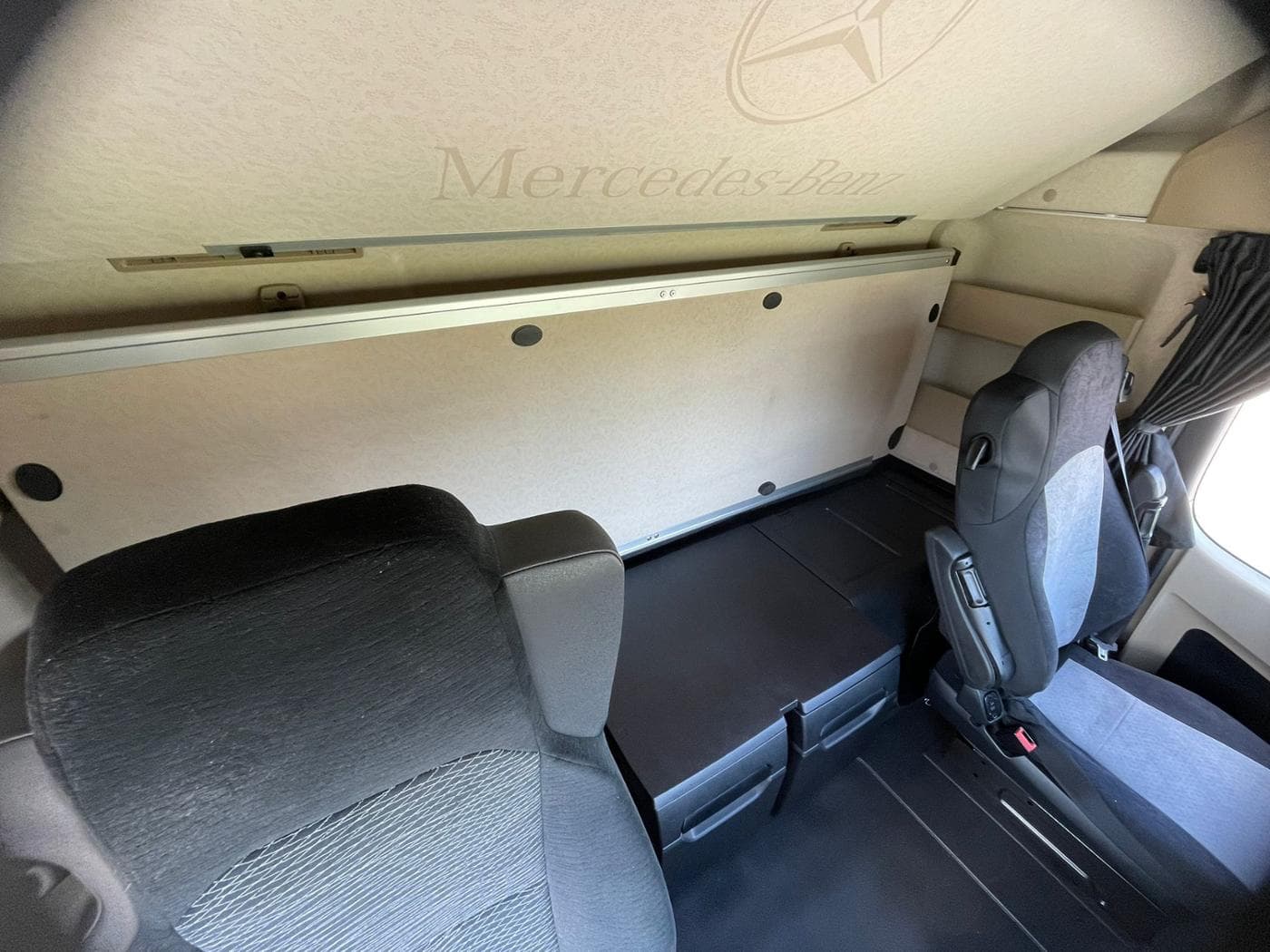 Mercedes-Benz Actros 1845 LS Bild 14