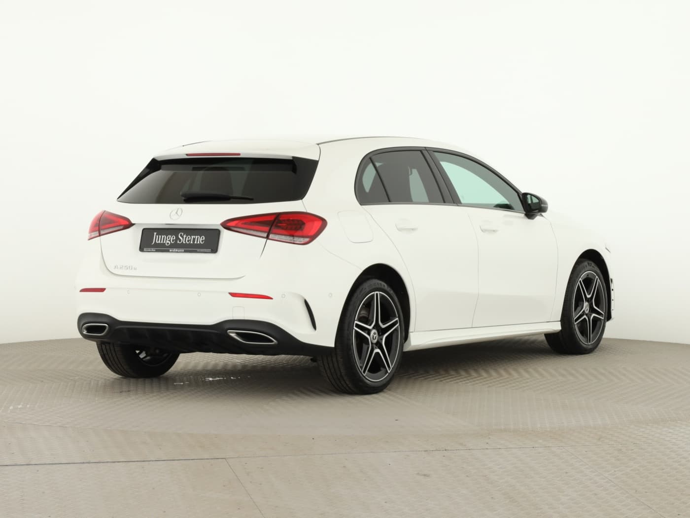 Mercedes-Benz A 250 e Bild 6