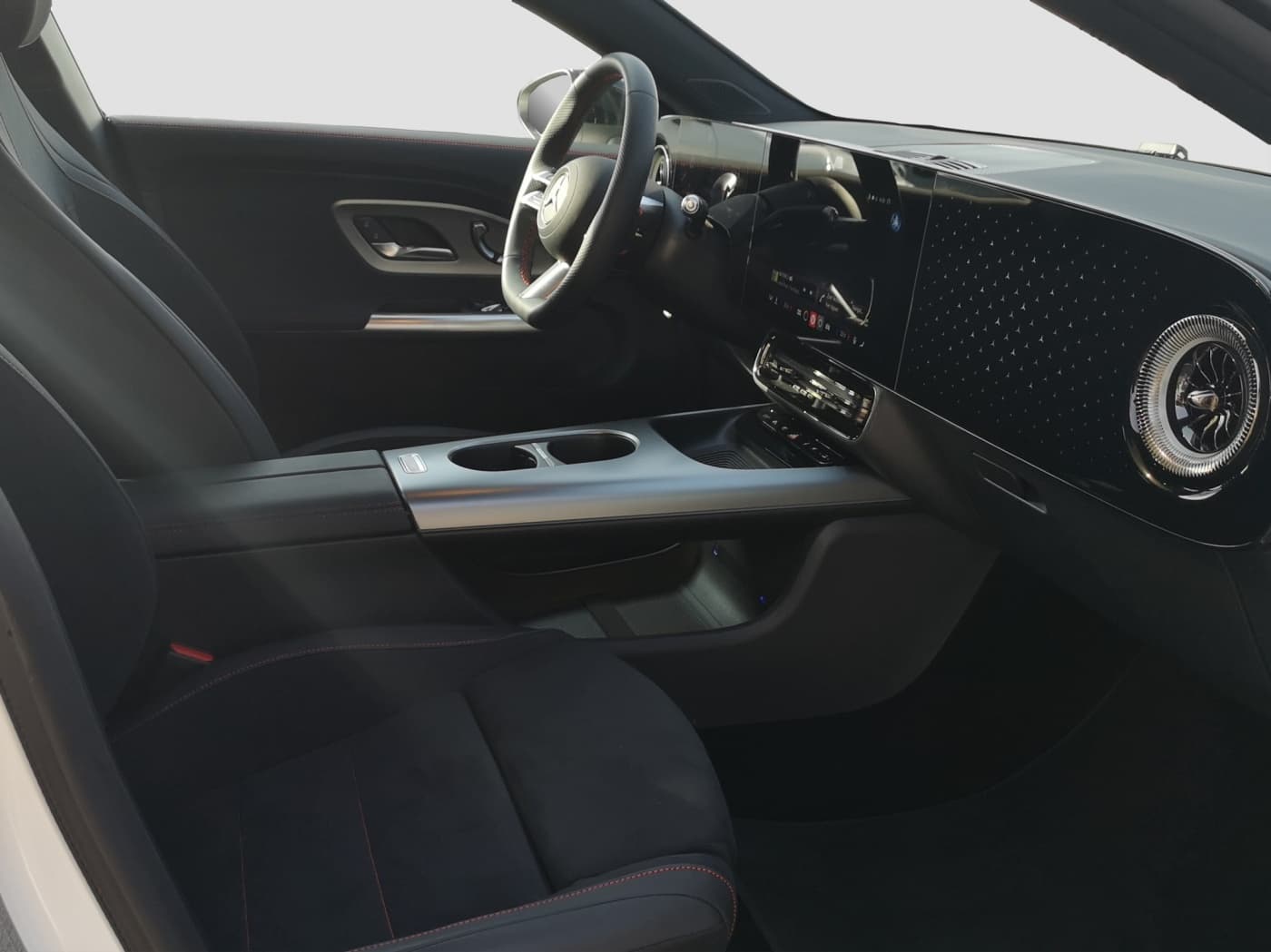 Mercedes-Benz CLA 350 4M EQ Bild 15