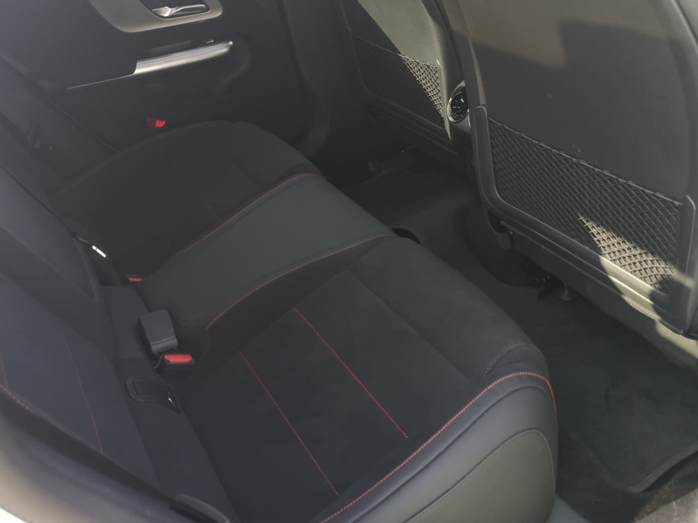 Mercedes-Benz CLA 350 4M EQ Bild 17