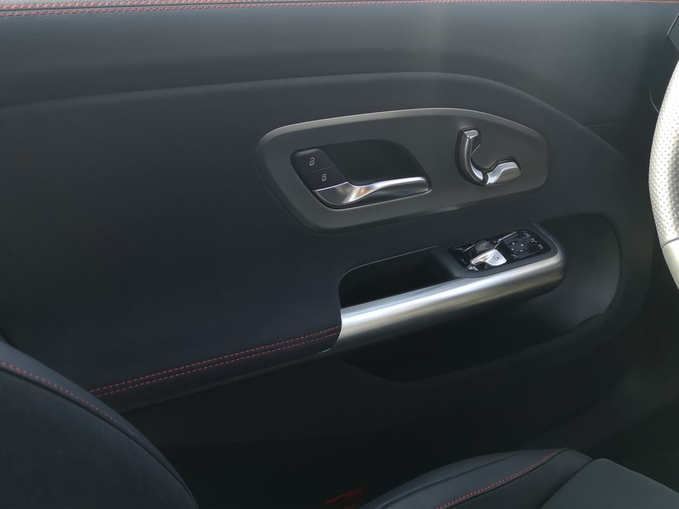 Mercedes-Benz CLA 350 4M EQ Bild 18