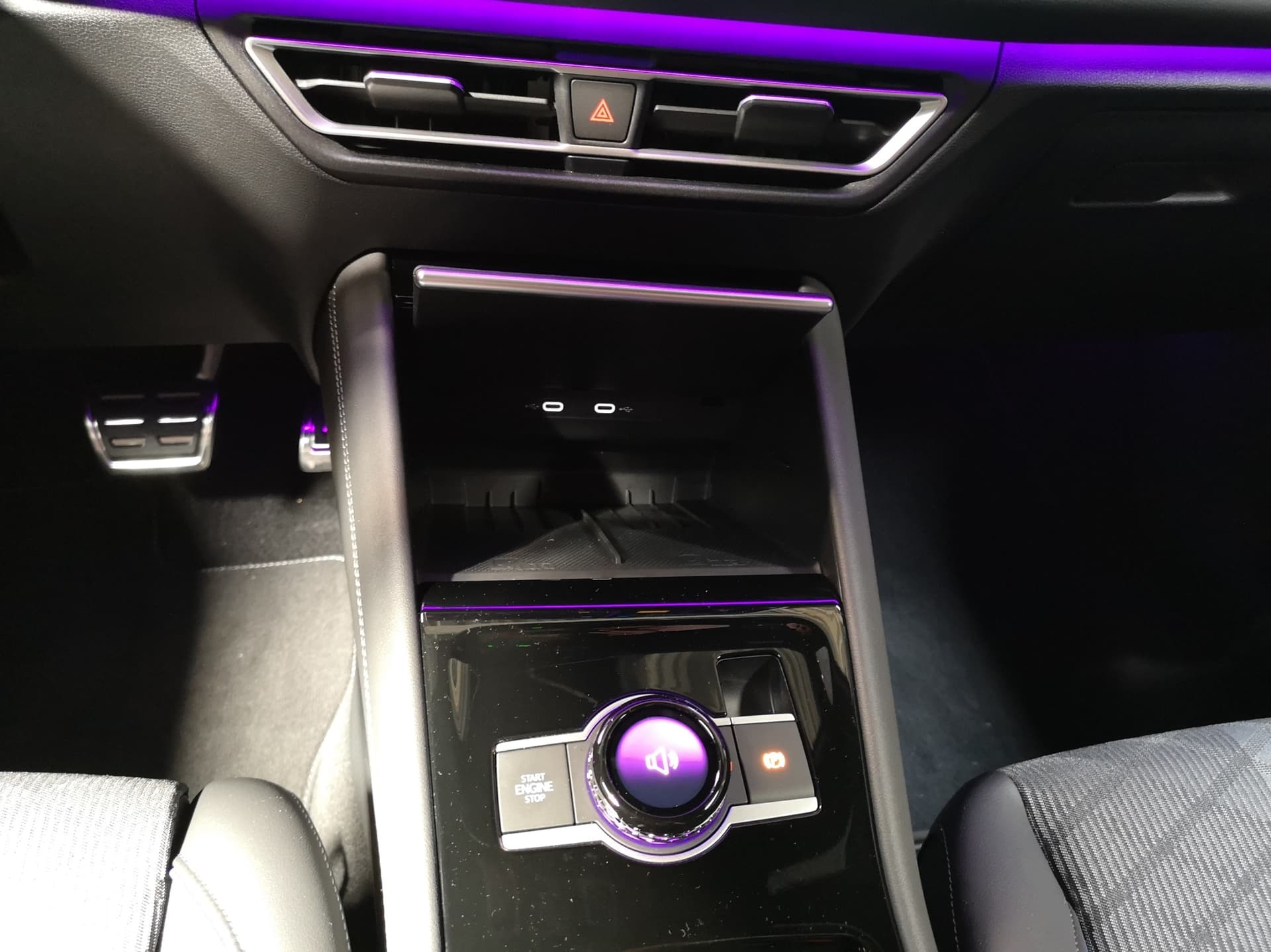 Volkswagen Tiguan R-Line 1.5 l eHybrid OPF / 85 kW (115 PS) 6-Gang-Doppelkupplungsgetriebe DSG Bild 13