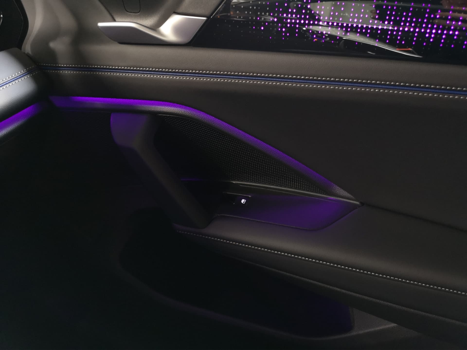 Volkswagen Tiguan R-Line 1.5 l eHybrid OPF / 85 kW (115 PS) 6-Gang-Doppelkupplungsgetriebe DSG Bild 14