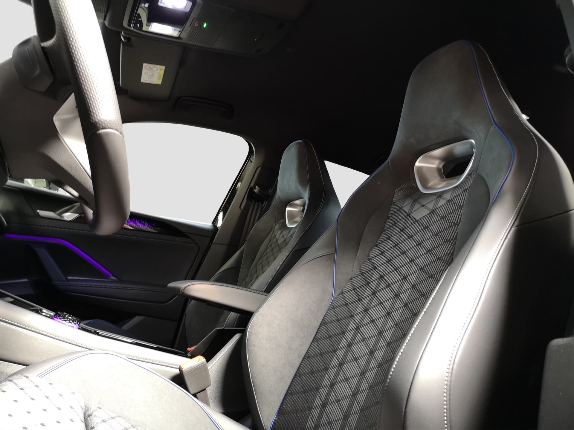 Volkswagen Tiguan R-Line 1.5 l eHybrid OPF / 85 kW (115 PS) 6-Gang-Doppelkupplungsgetriebe DSG Bild 16