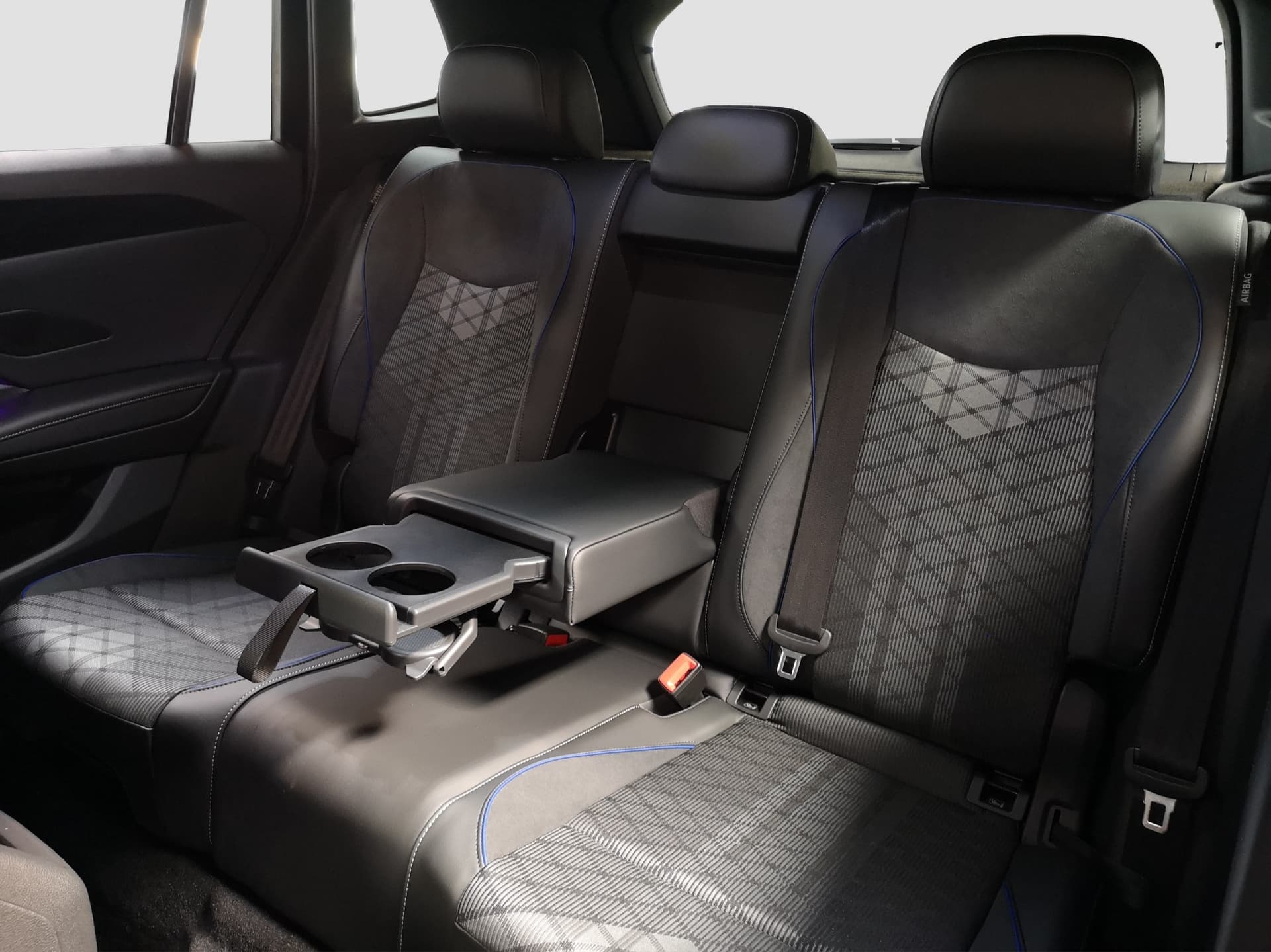 Volkswagen Tiguan R-Line 1.5 l eHybrid OPF / 85 kW (115 PS) 6-Gang-Doppelkupplungsgetriebe DSG Bild 17