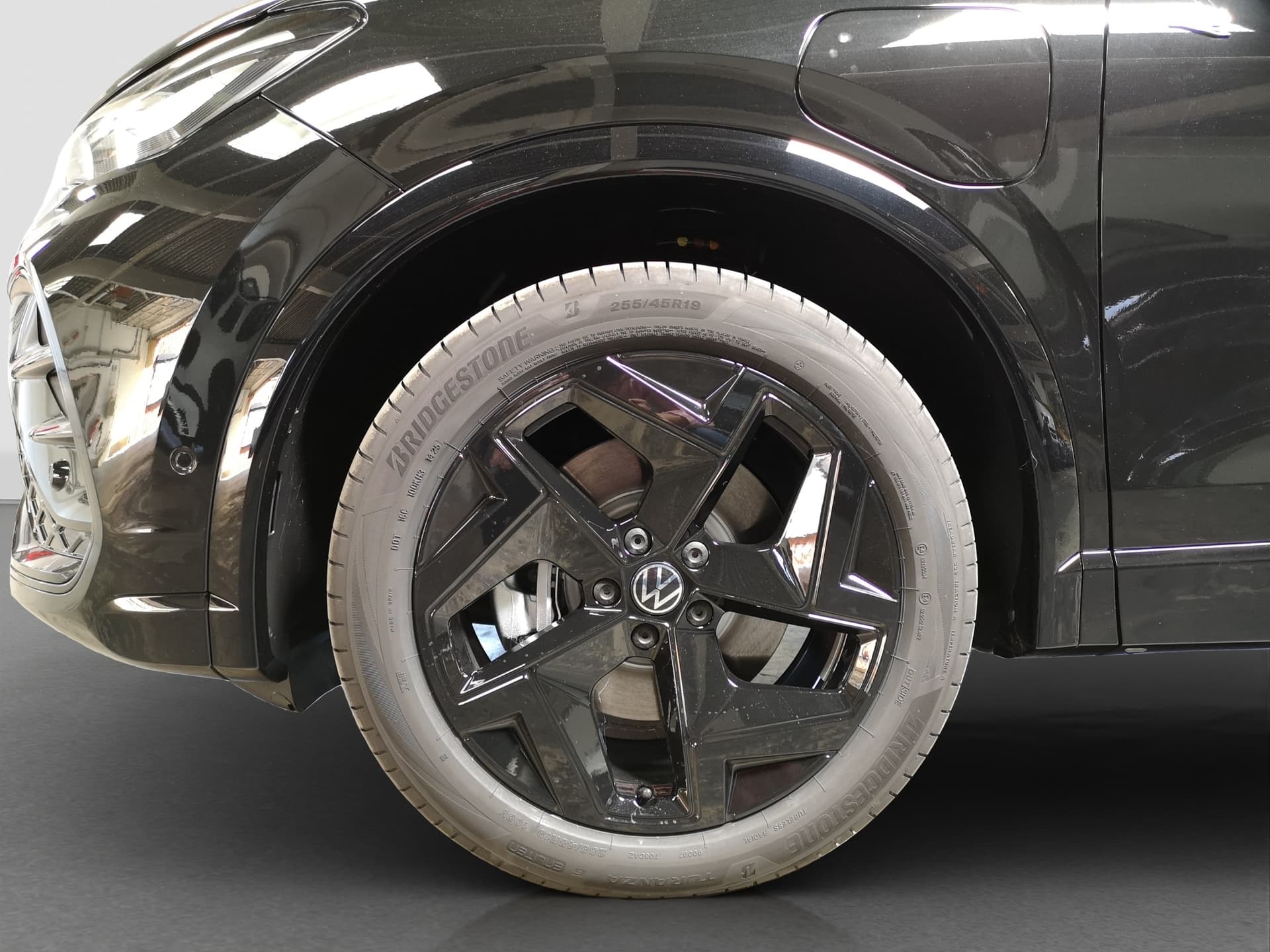 Volkswagen Tiguan R-Line 1.5 l eHybrid OPF / 85 kW (115 PS) 6-Gang-Doppelkupplungsgetriebe DSG Bild 20