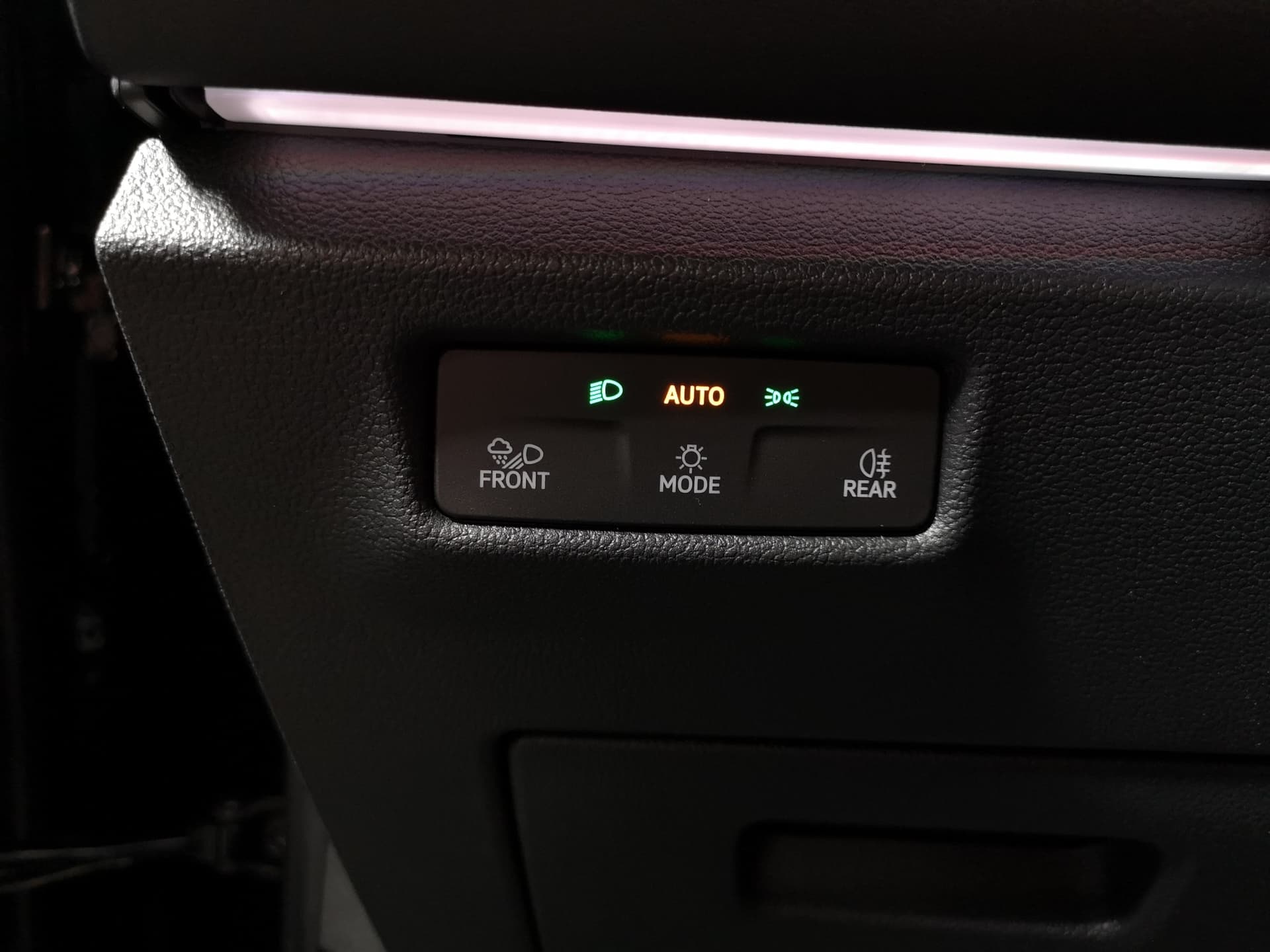 Volkswagen Tiguan R-Line 1.5 l eHybrid OPF / 85 kW (115 PS) 6-Gang-Doppelkupplungsgetriebe DSG Bild 23