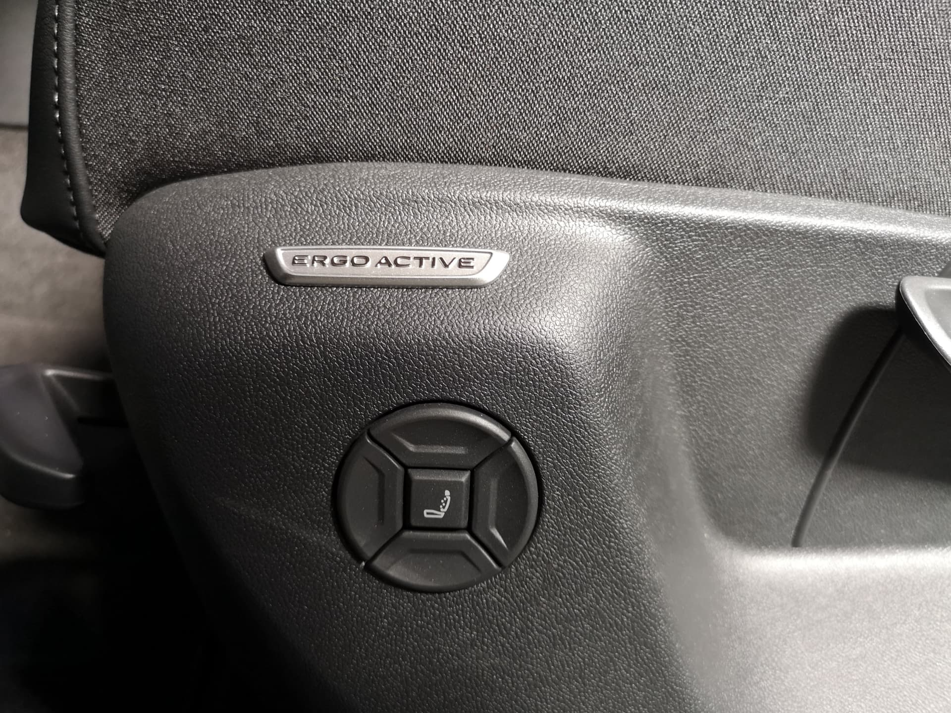 Volkswagen Tiguan R-Line 1.5 l eHybrid OPF / 85 kW (115 PS) 6-Gang-Doppelkupplungsgetriebe DSG Bild 24