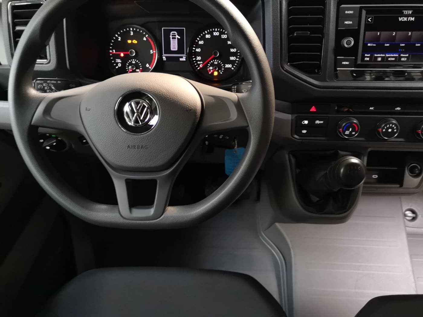 Volkswagen Crafter 35 Kasten Motor: 2.0 l TDI Euro 6d SCR 103 kW  Getriebe: Frontantrieb 6-Gang-Schaltgetriebe Bild 10