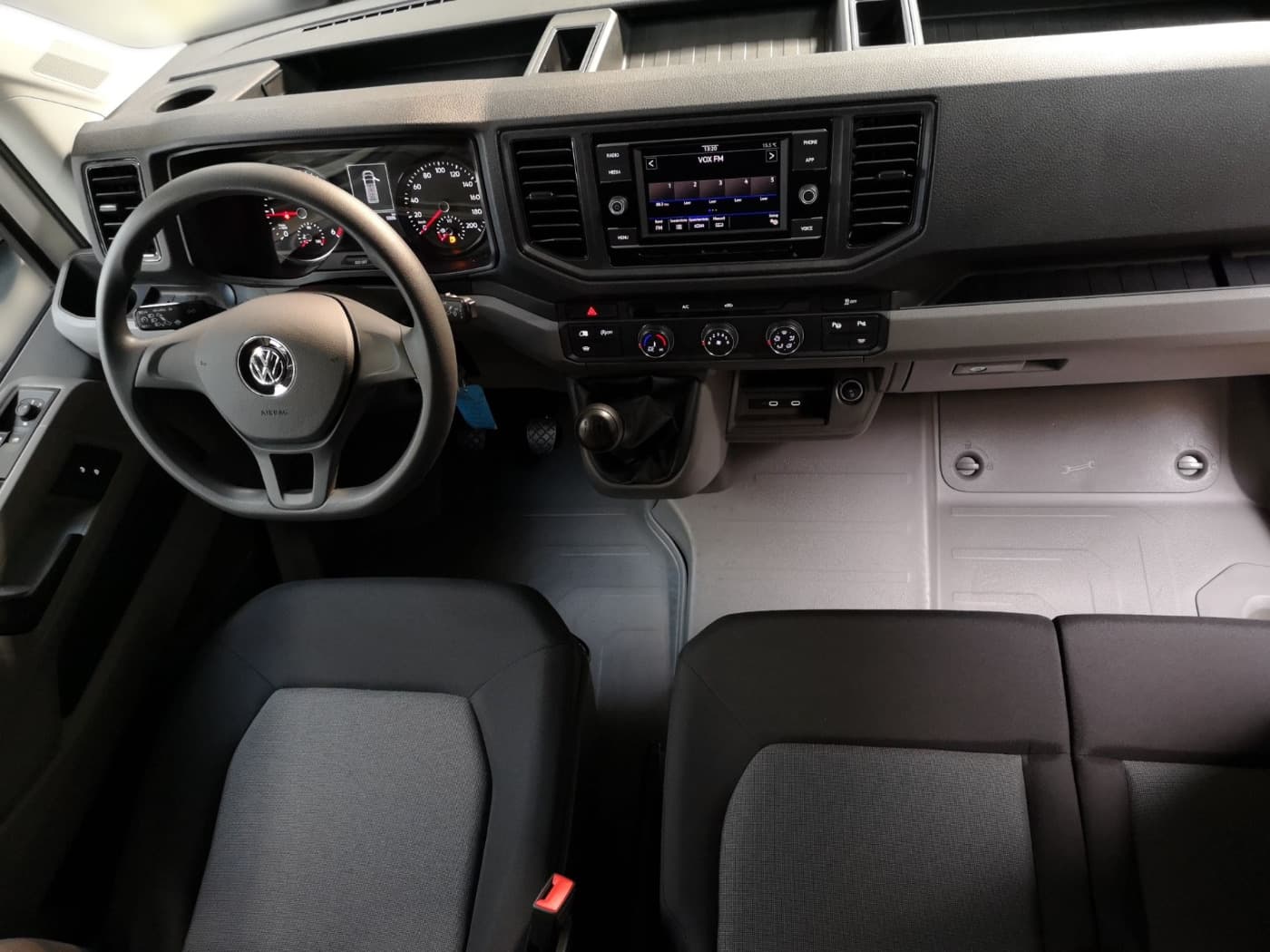 Volkswagen Crafter 35 Kasten Motor: 2.0 l TDI Euro 6d SCR 103 kW  Getriebe: Frontantrieb 6-Gang-Schaltgetriebe Bild 11