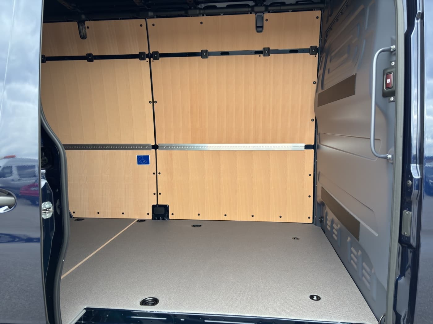 Mercedes-Benz Sprinter 319 CDI Kasten SELECT Hochdach Lang Bild 16