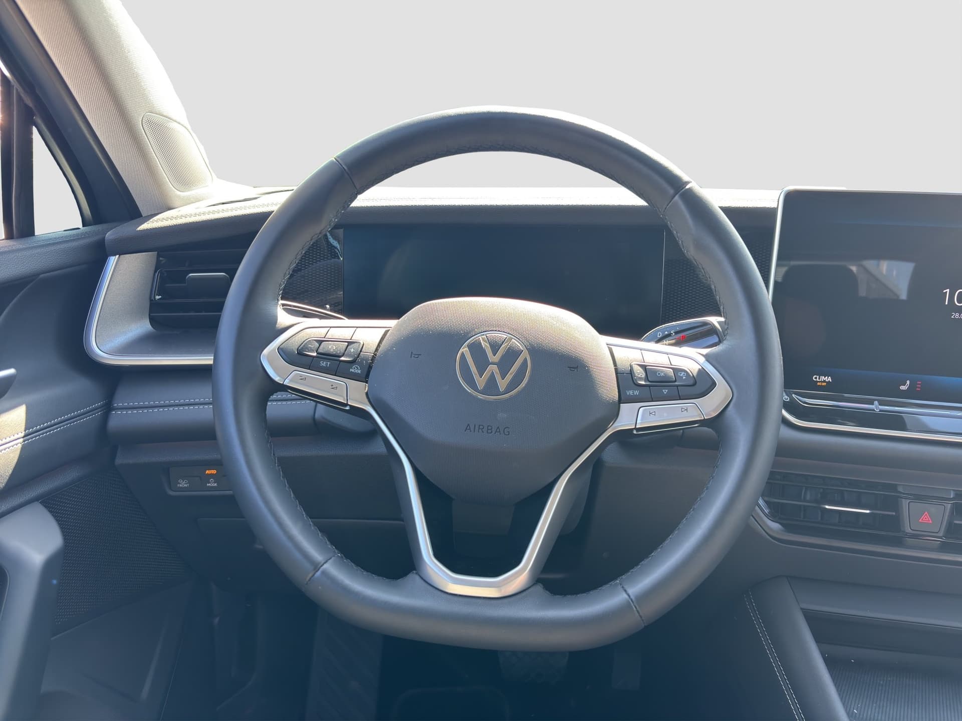 Volkswagen Tayron Life 2.0 TDI 193 PS 4-M AHK Kamera ACC Bild 10