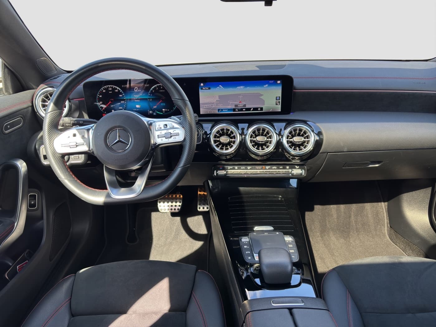 Mercedes-Benz CLA 250 e SB Bild 9