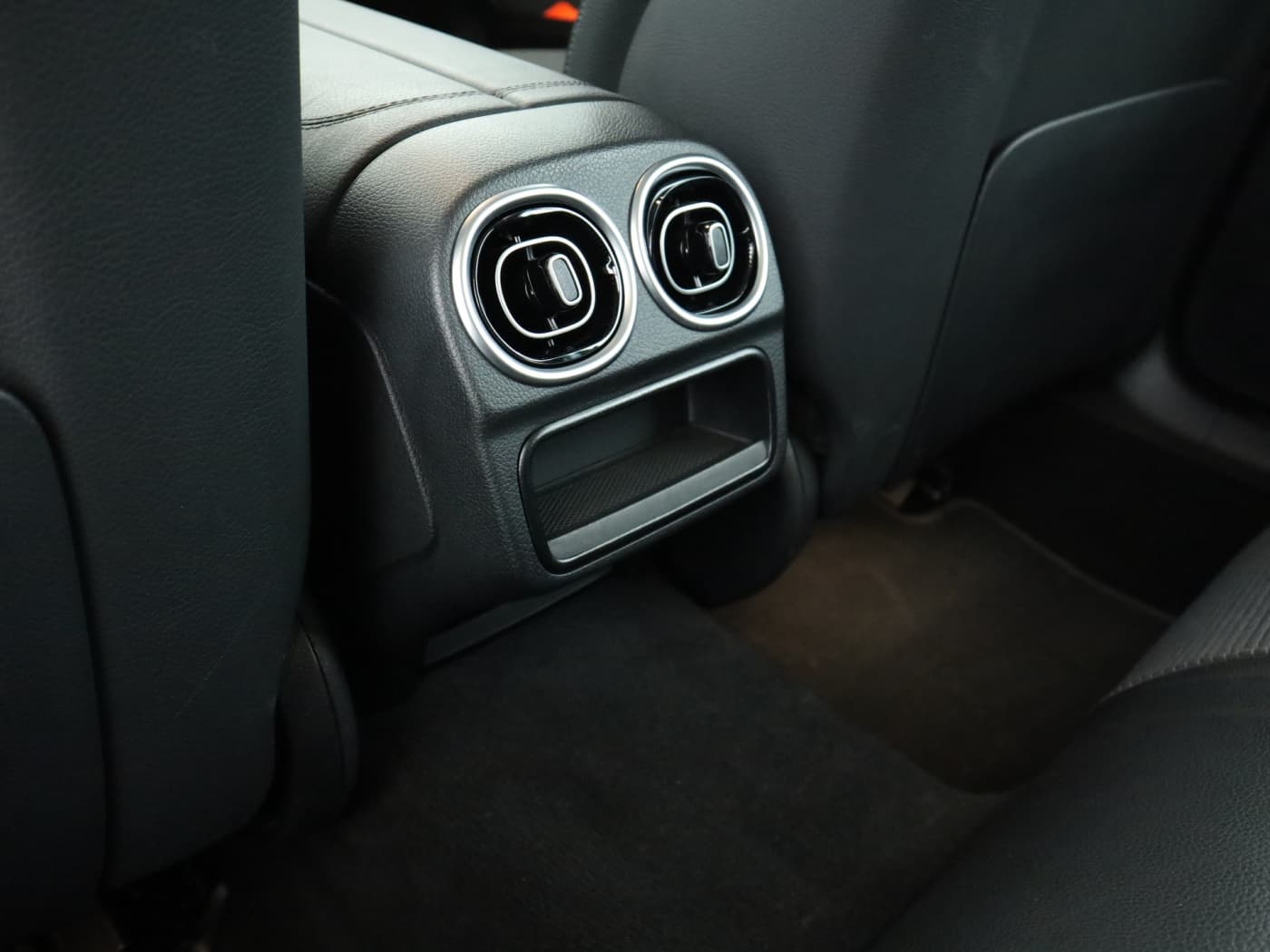 Mercedes-Benz C 300 e T Bild 23