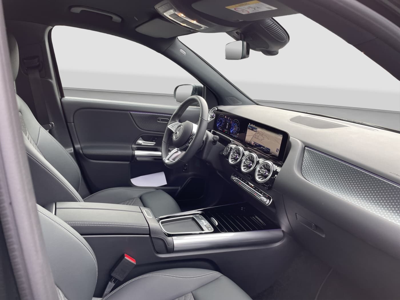 Mercedes-Benz EQA 300 4M Bild 15