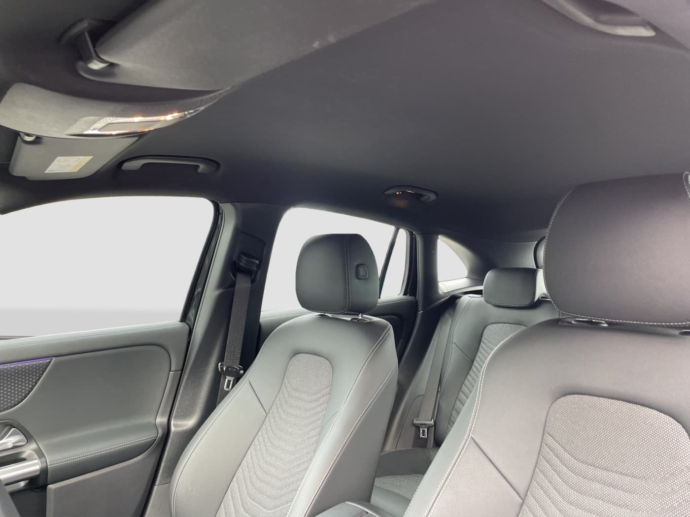 Mercedes-Benz EQA 300 4M Bild 16