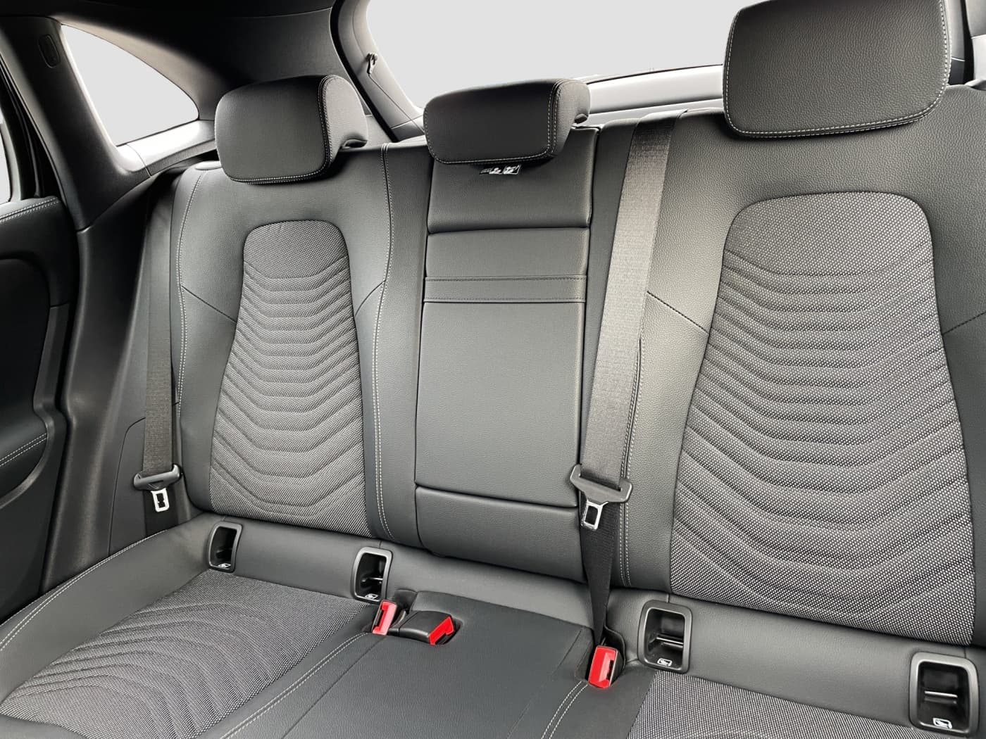 Mercedes-Benz EQA 300 4M Bild 17