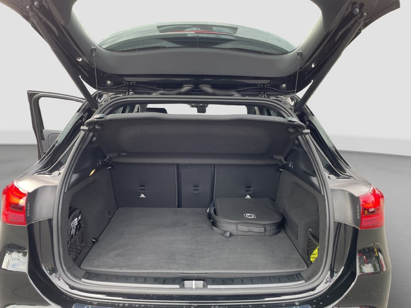 Mercedes-Benz EQA 300 4M Bild 19