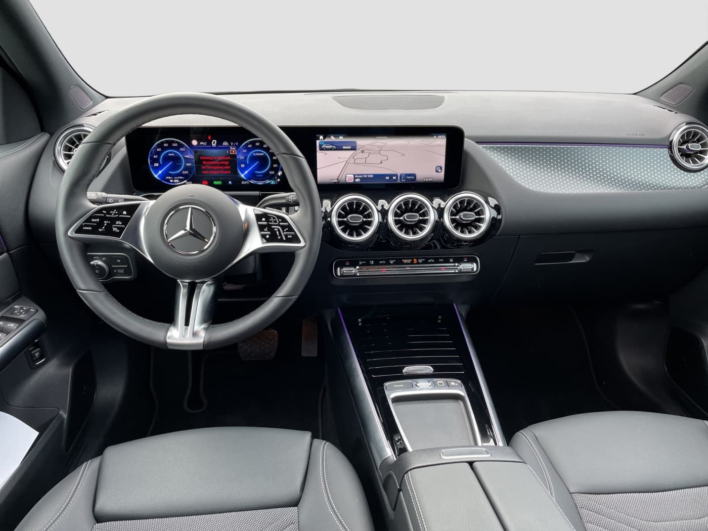 Mercedes-Benz EQA 300 4M Bild 9