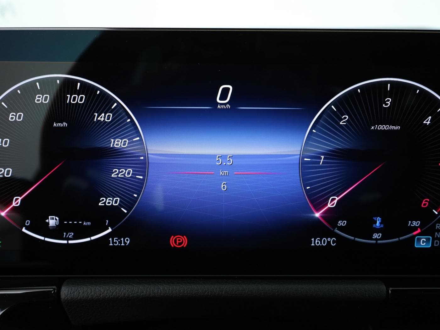 Mercedes-Benz B 220 d Bild 12