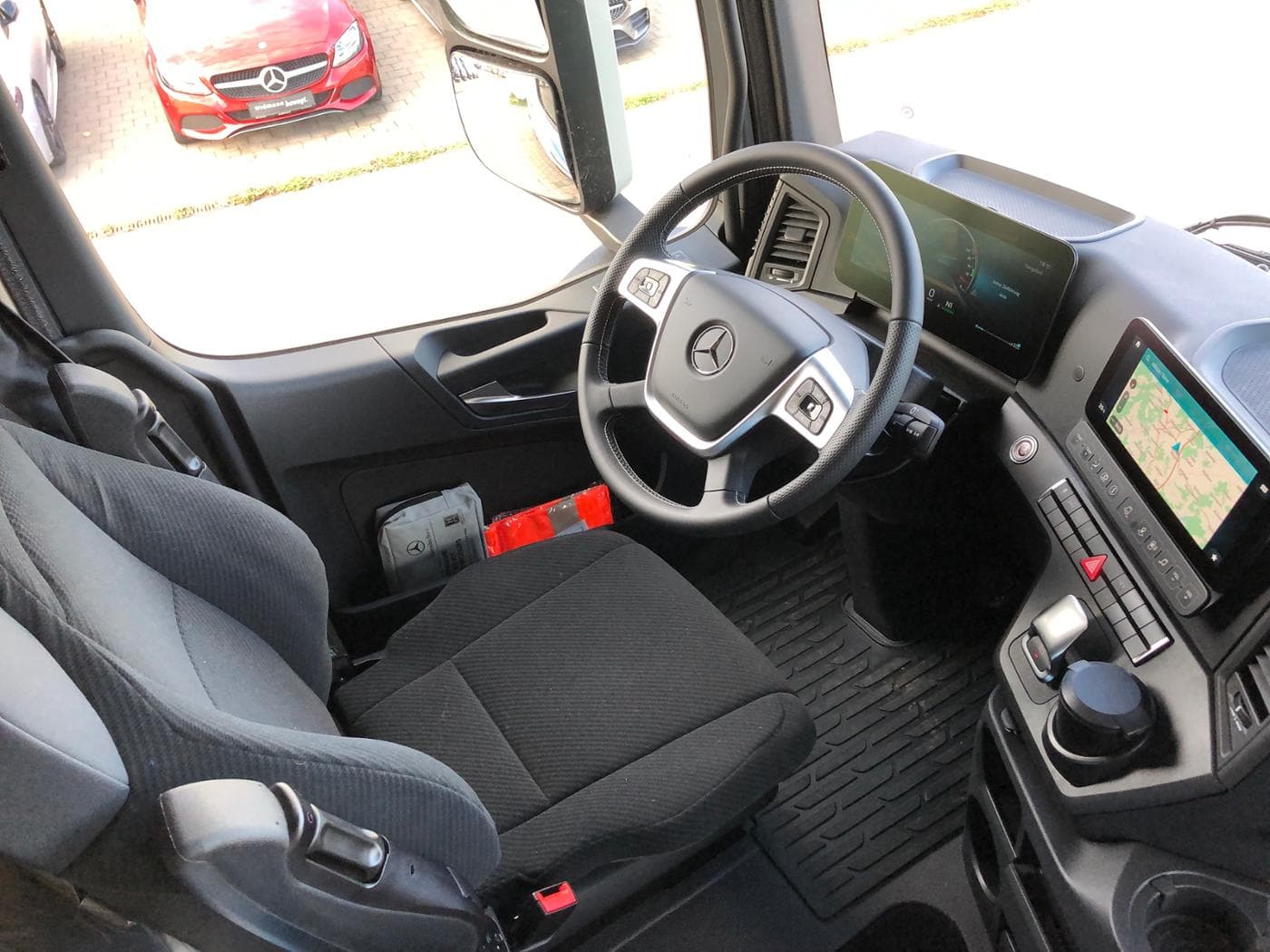 Mercedes-Benz SZM 1848 4x2 LS OM471 Bild 5