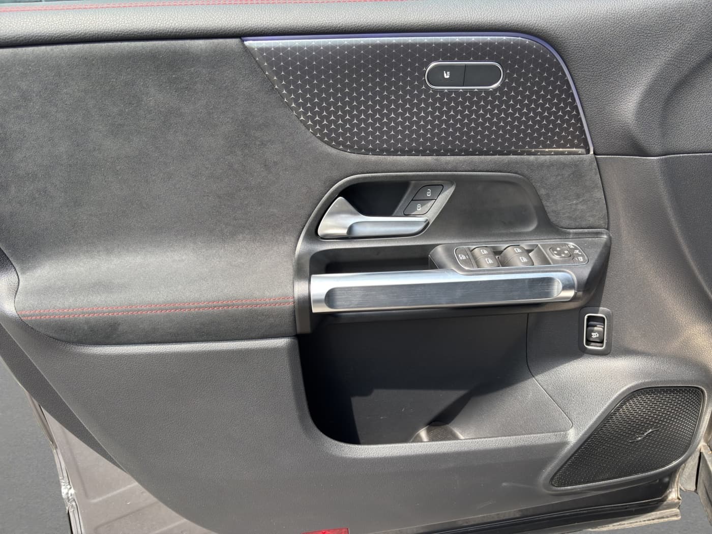 Mercedes-Benz EQB 300 4M Bild 17