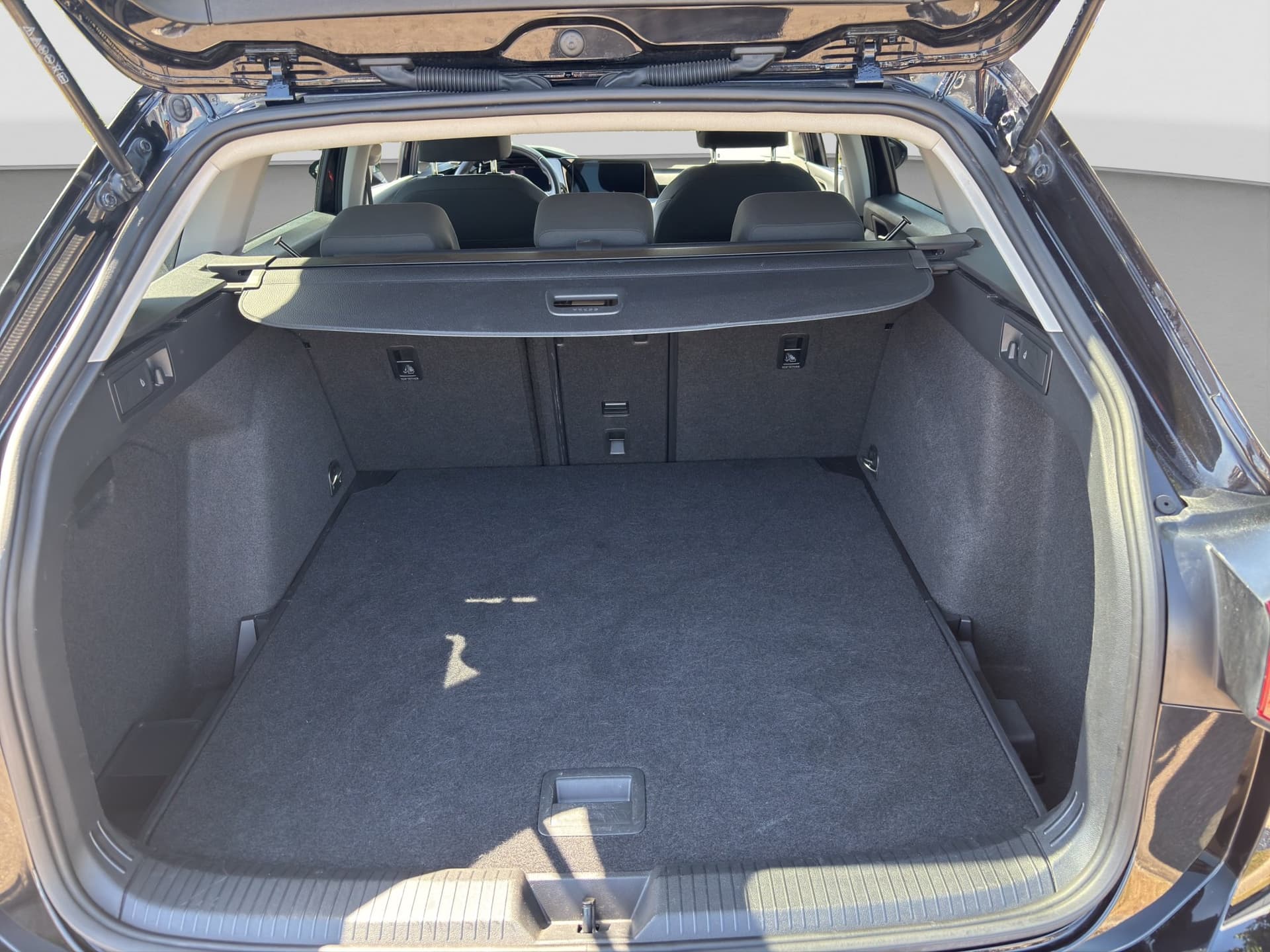 Volkswagen Golf Variant Life 2.0 TDI SCR 85kW 6-Gang 4 Türen Bild 16