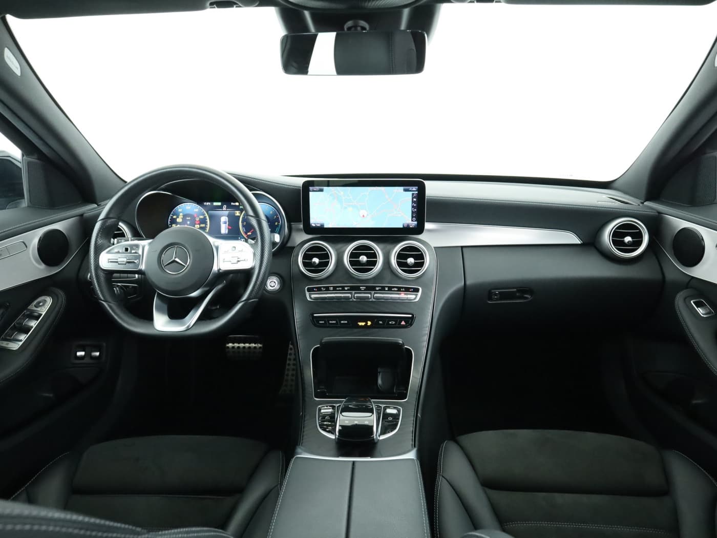 Mercedes-Benz C 300 e T Bild 19