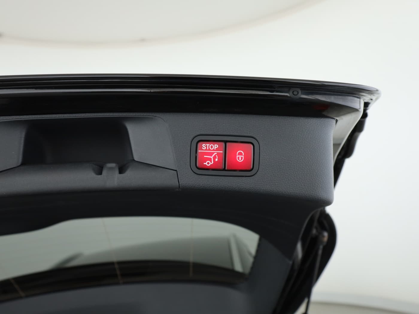 Mercedes-Benz C 300 e T Bild 25