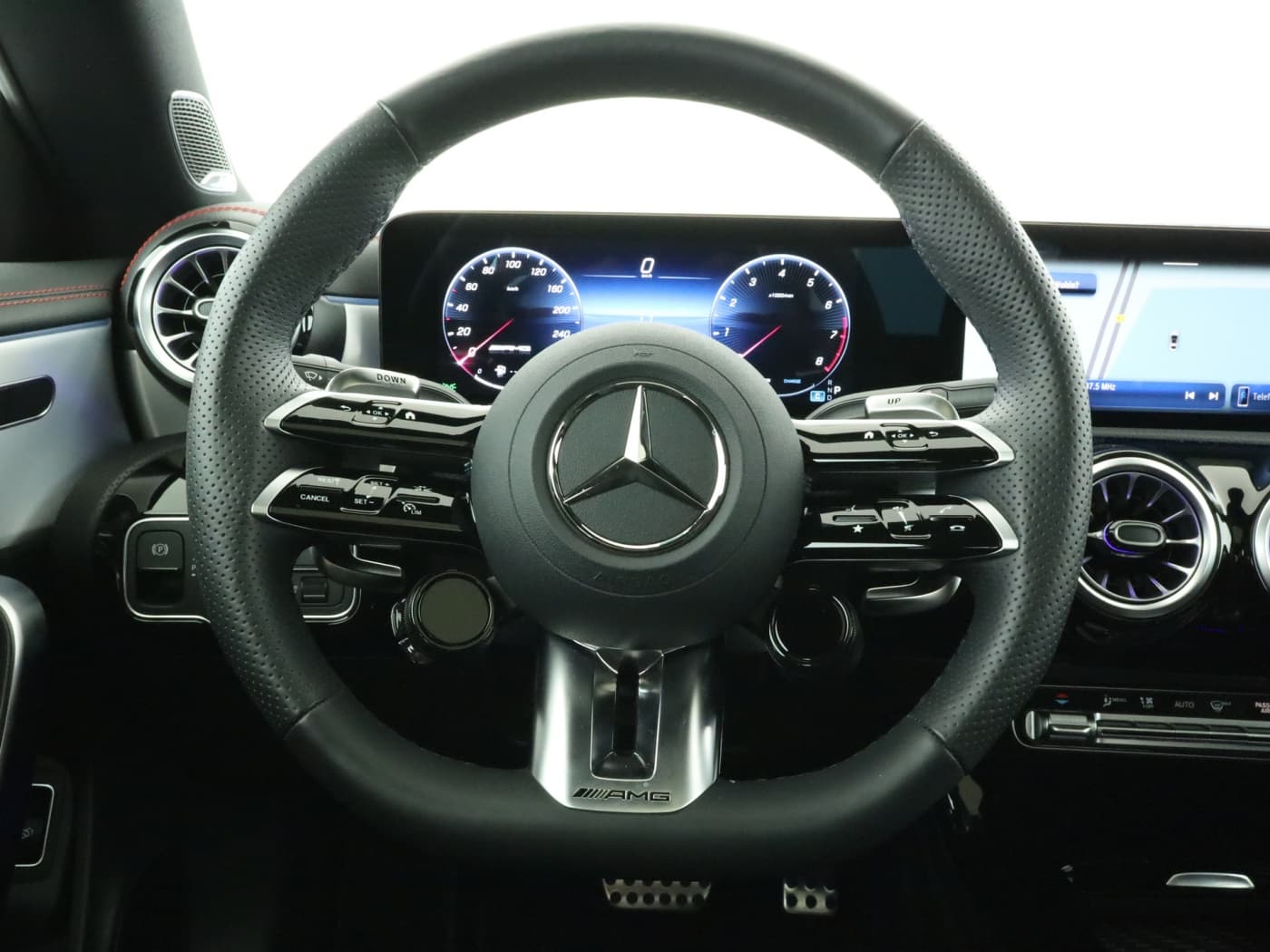 Mercedes-Benz CLA 35 AMG 4M Bild 11
