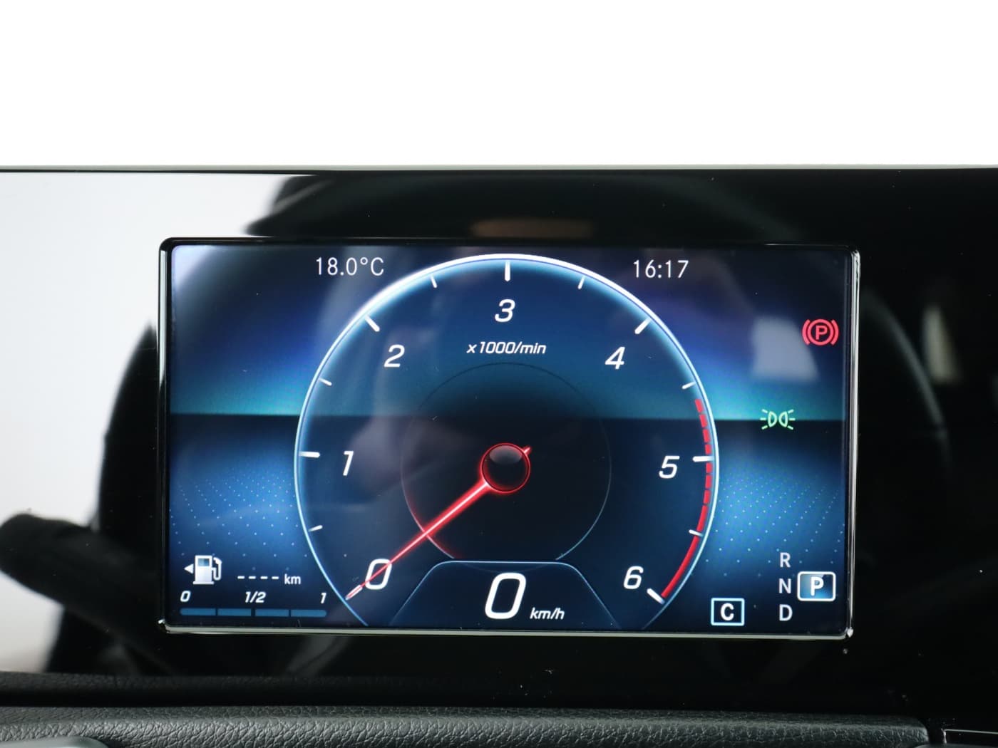 Mercedes-Benz GLB 220 d Bild 12