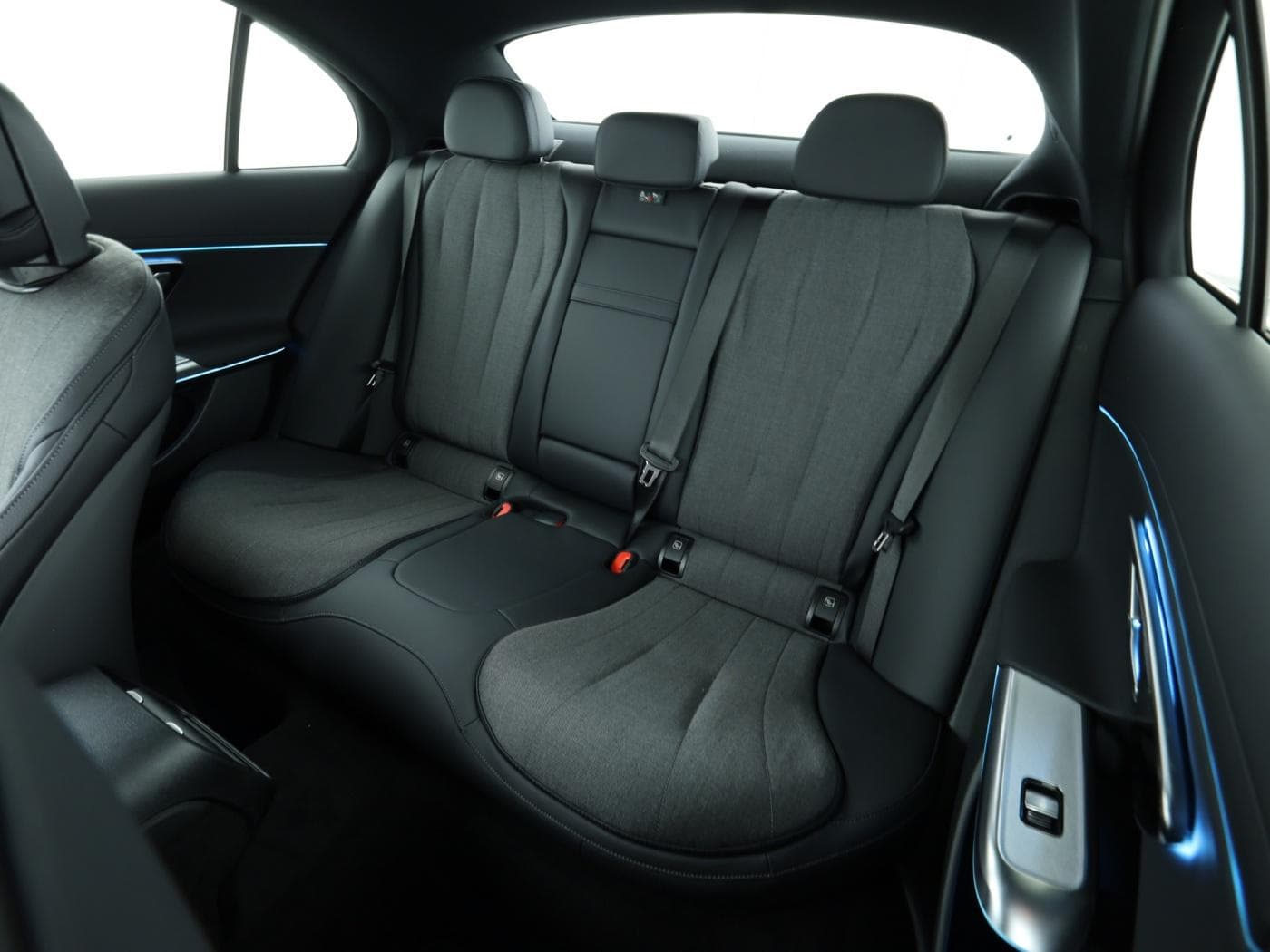 Mercedes-Benz E 200 Limousine Bild 18