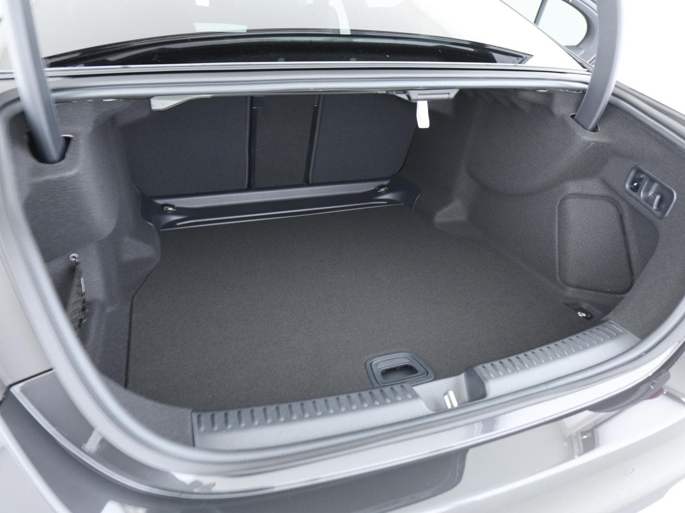 Mercedes-Benz E 200 Limousine Bild 22
