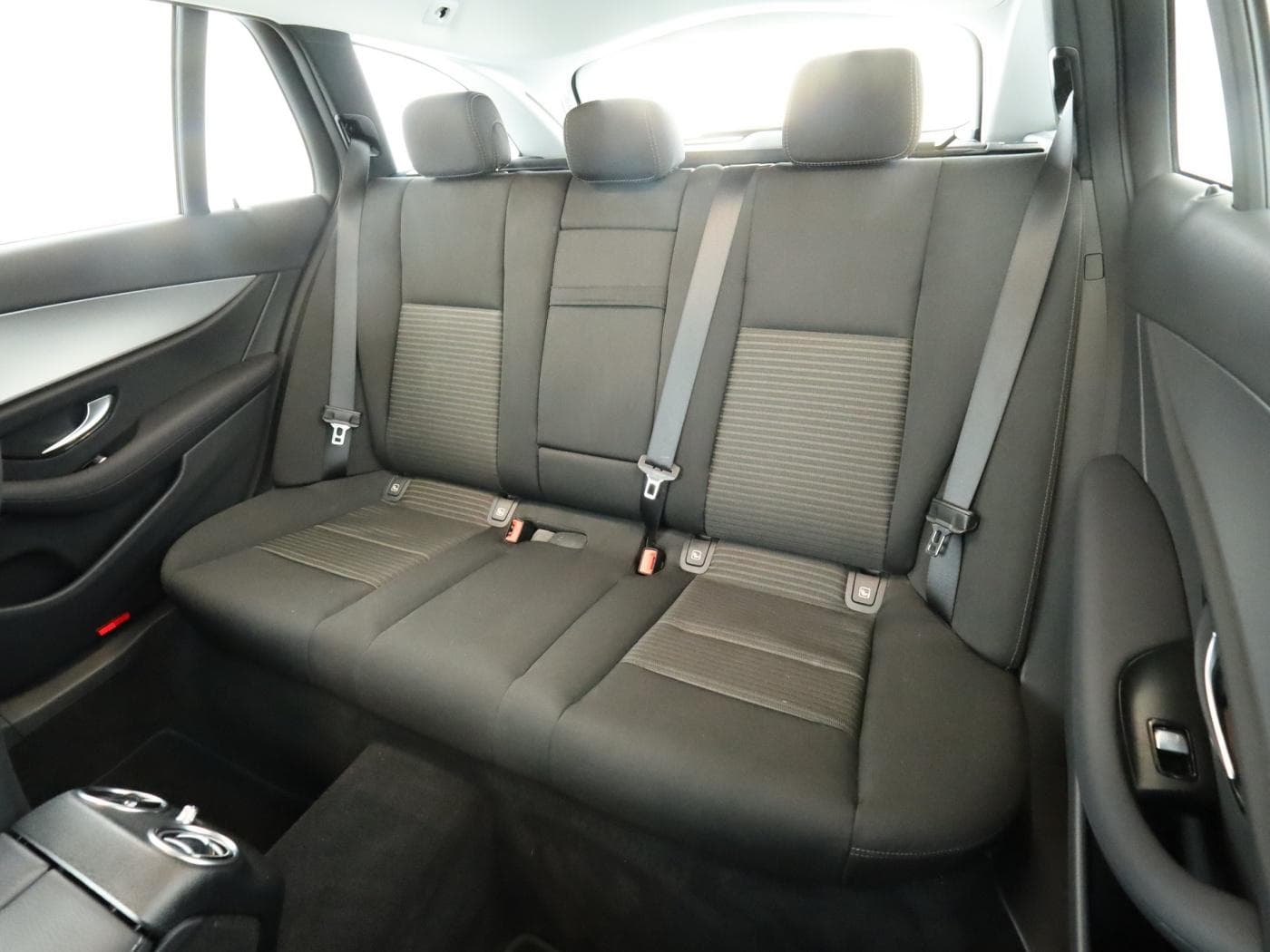 Mercedes-Benz E 220 d T Bild 18