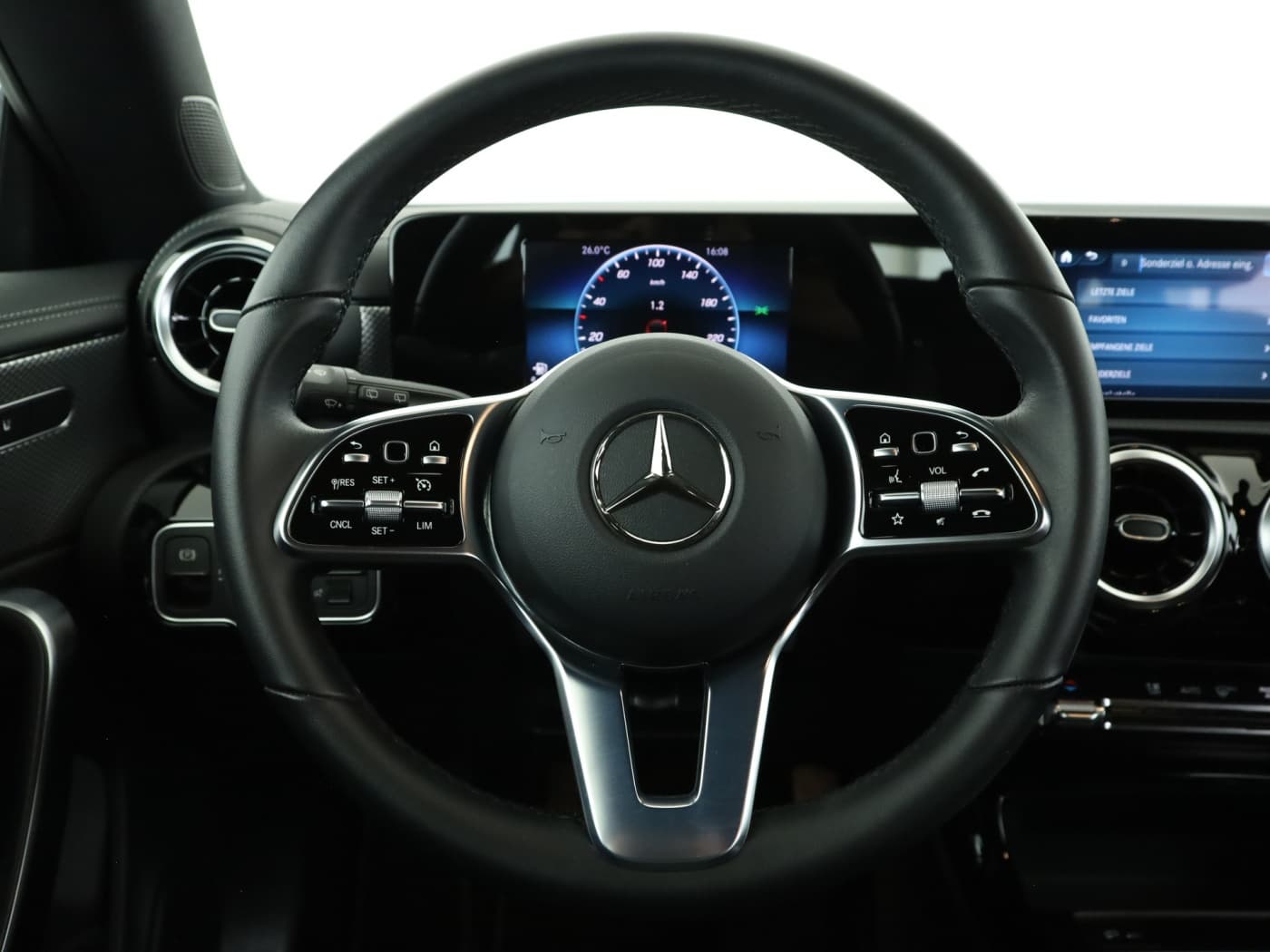 Mercedes-Benz CLA 200 SB Bild 11