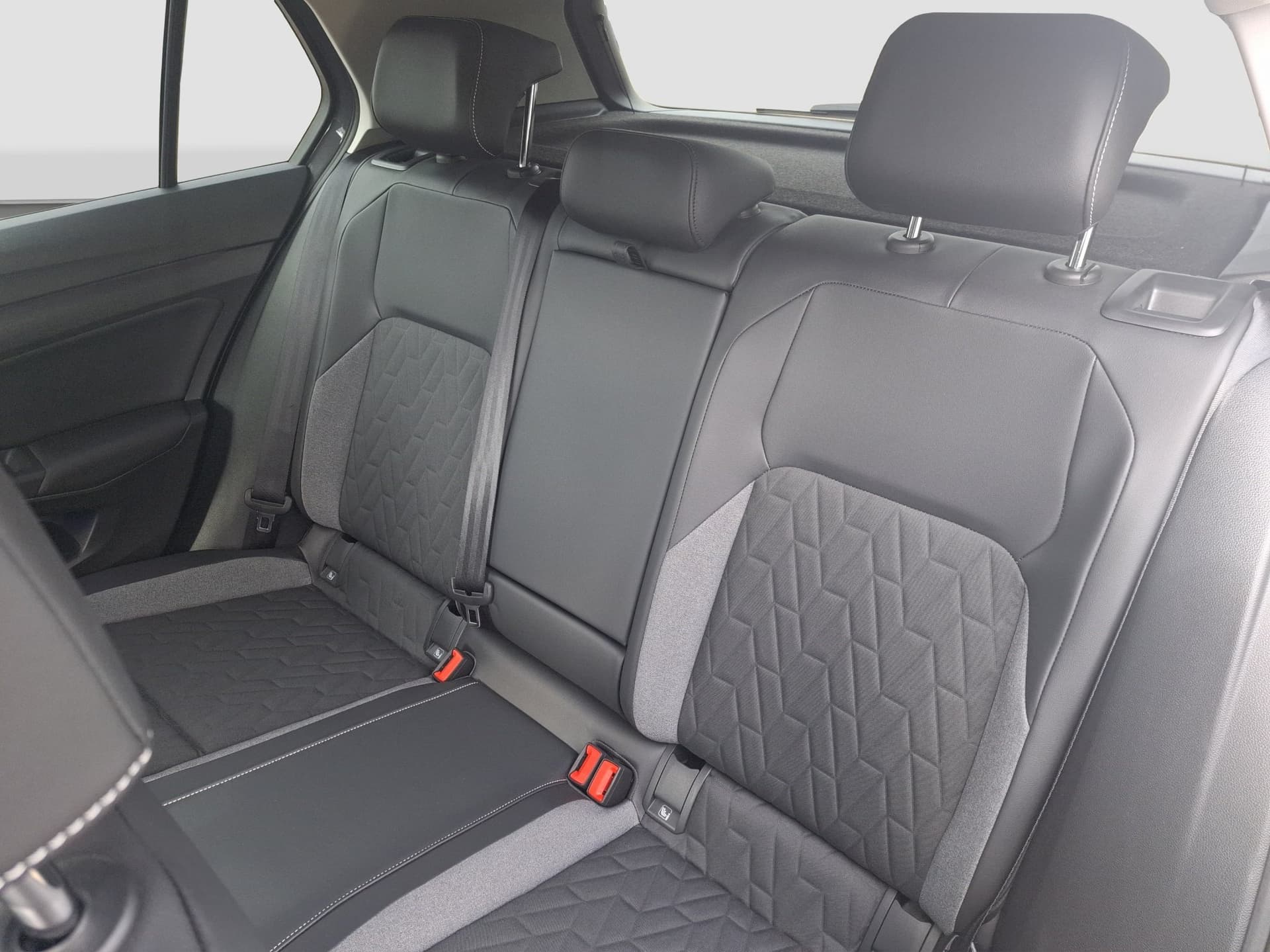 Volkswagen Golf GOAL 1.5 115 PS AHK NAVI ACC LED Bild 15