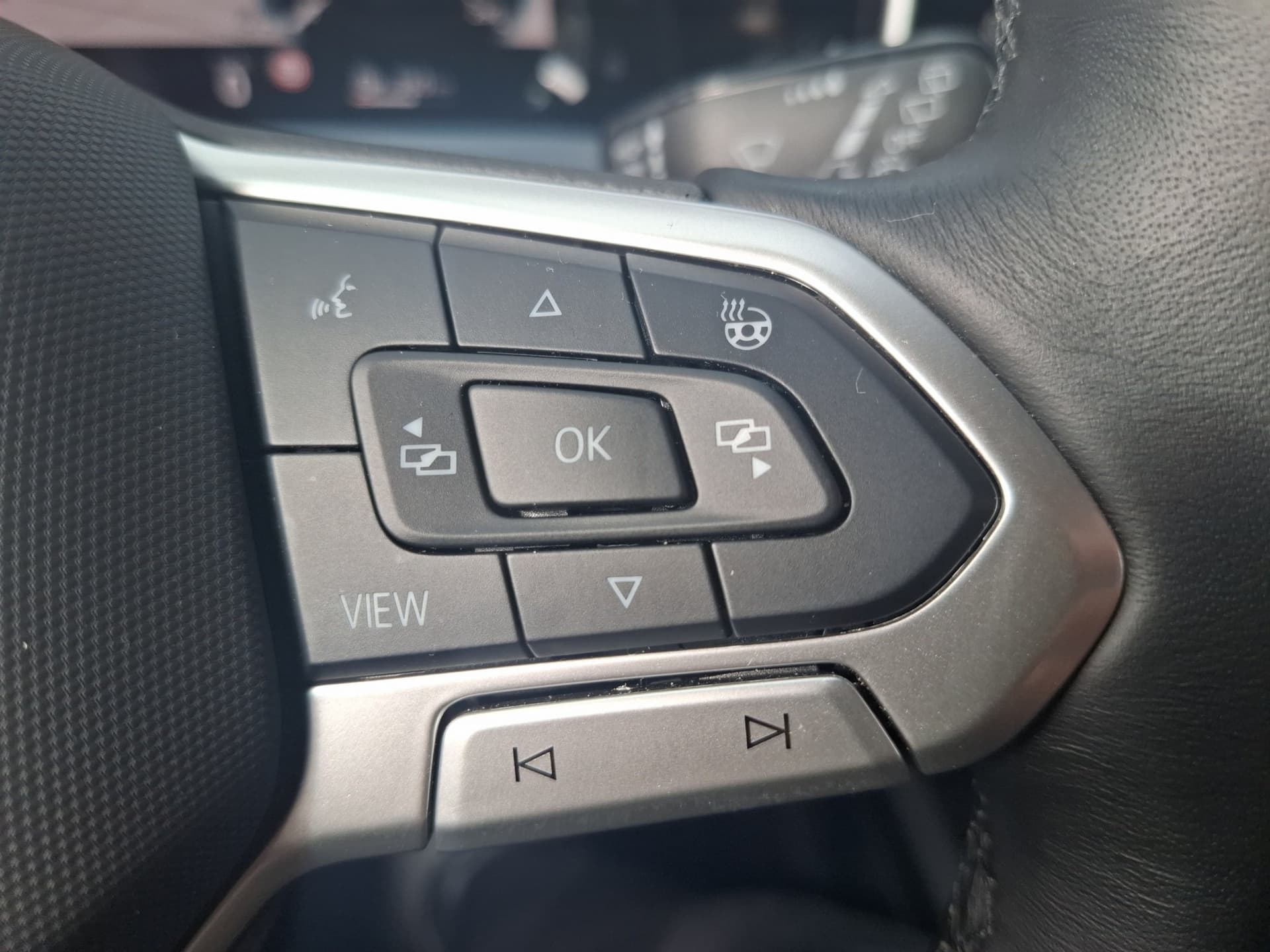 Volkswagen Golf GOAL 1.5 115 PS AHK NAVI ACC LED Bild 22