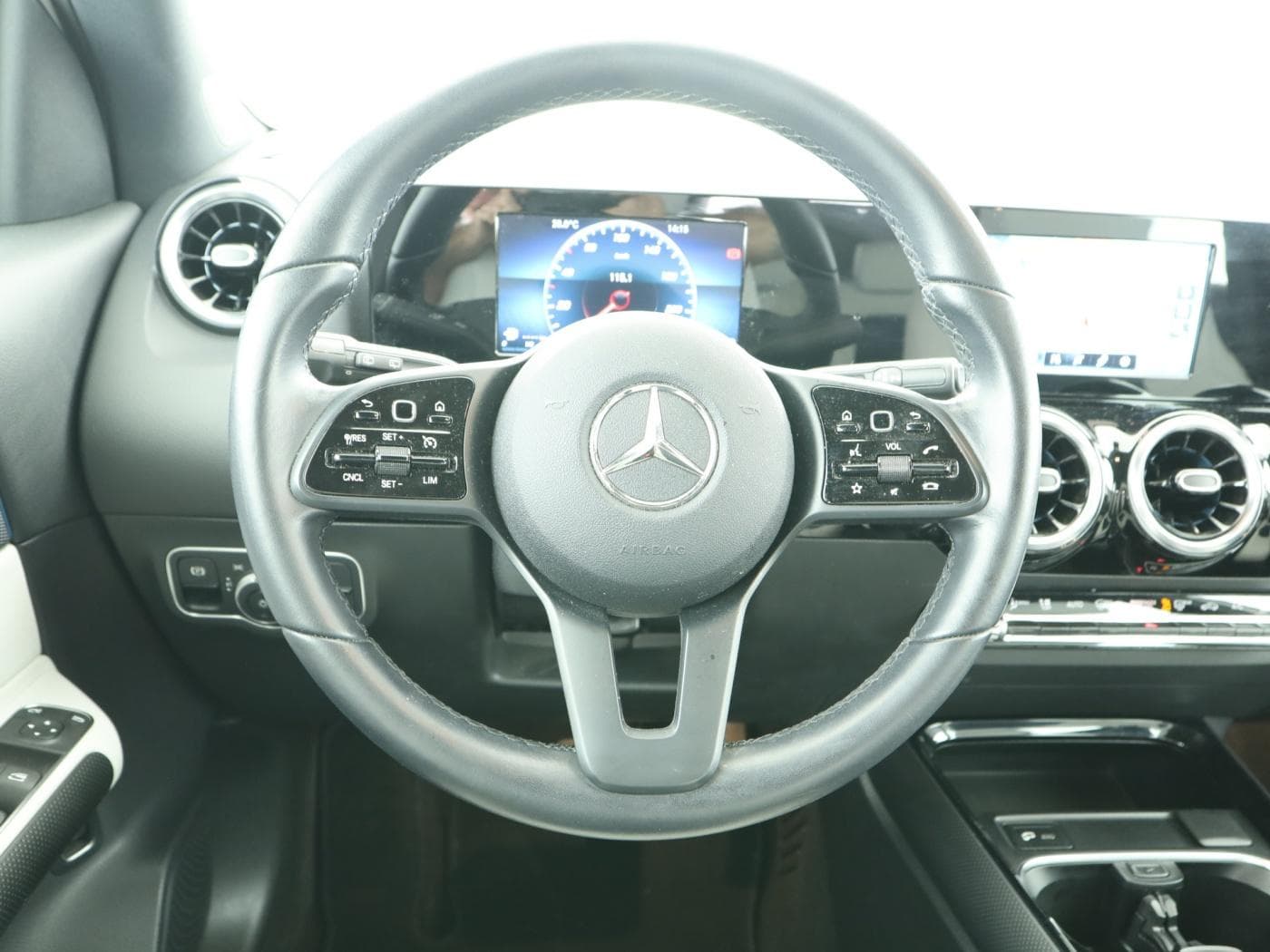 Mercedes-Benz GLA 200 d 4M Bild 11