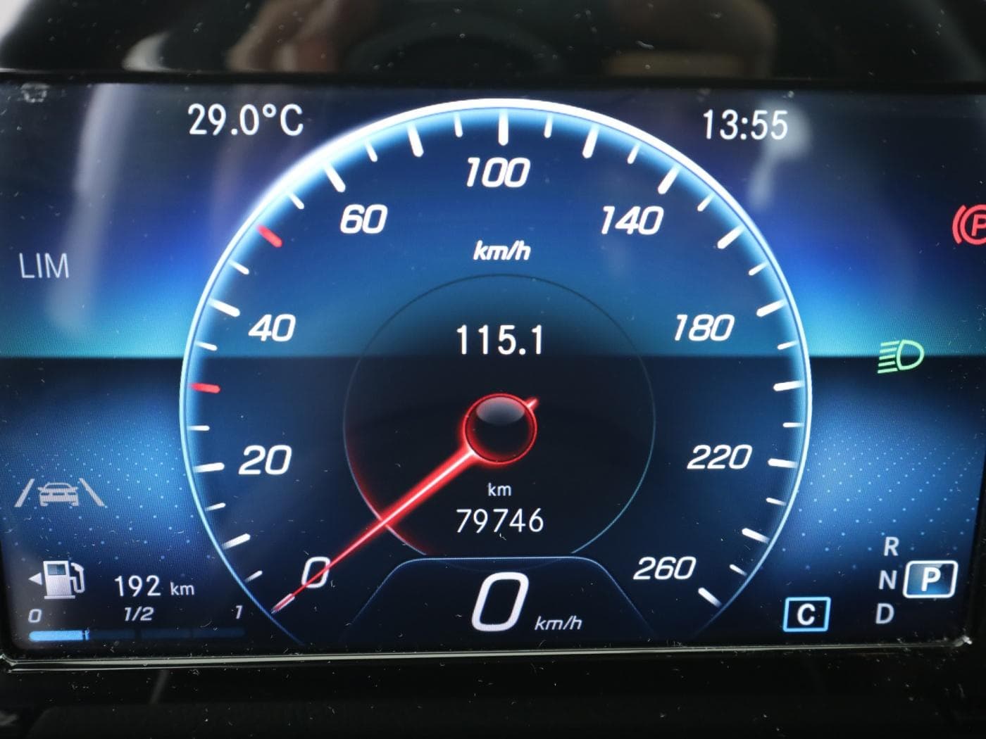 Mercedes-Benz GLA 200 d 4M Bild 12