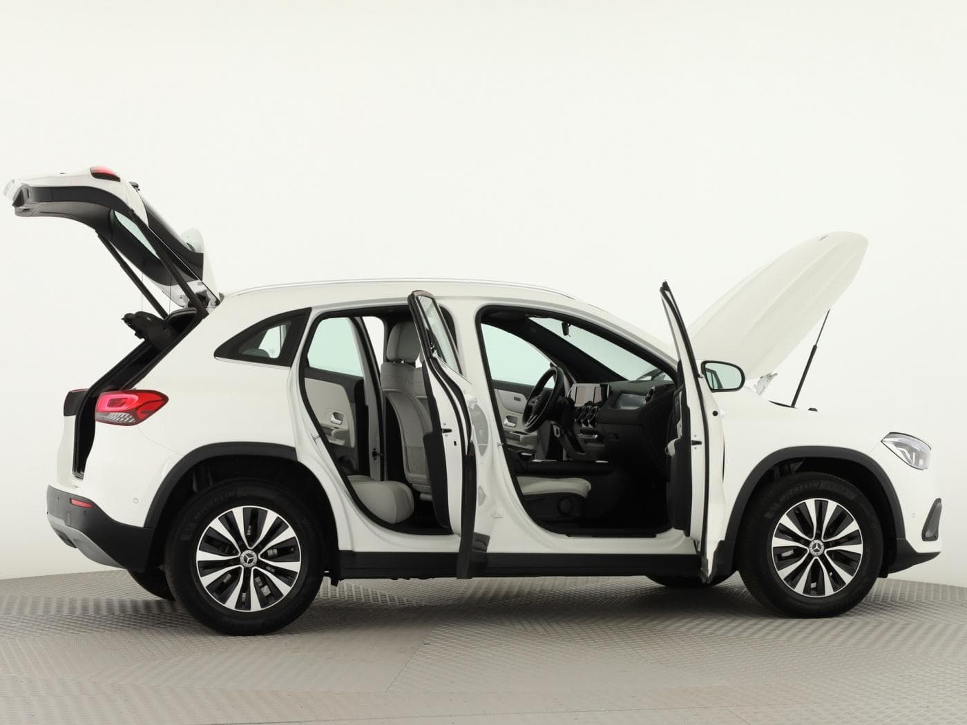 Mercedes-Benz GLA 200 d 4M Bild 8