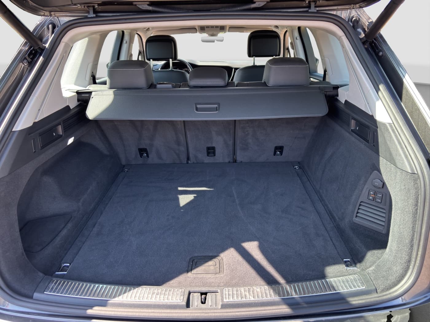 Volkswagen Touareg 3.0 V6 TDI Elegance Bild 17