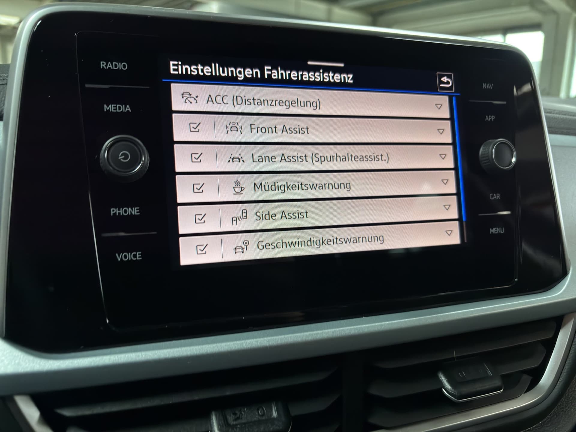 Volkswagen T-ROC GOAL 2.0 TDI 150 PS DSG AHK NAVI ACC Bild 19