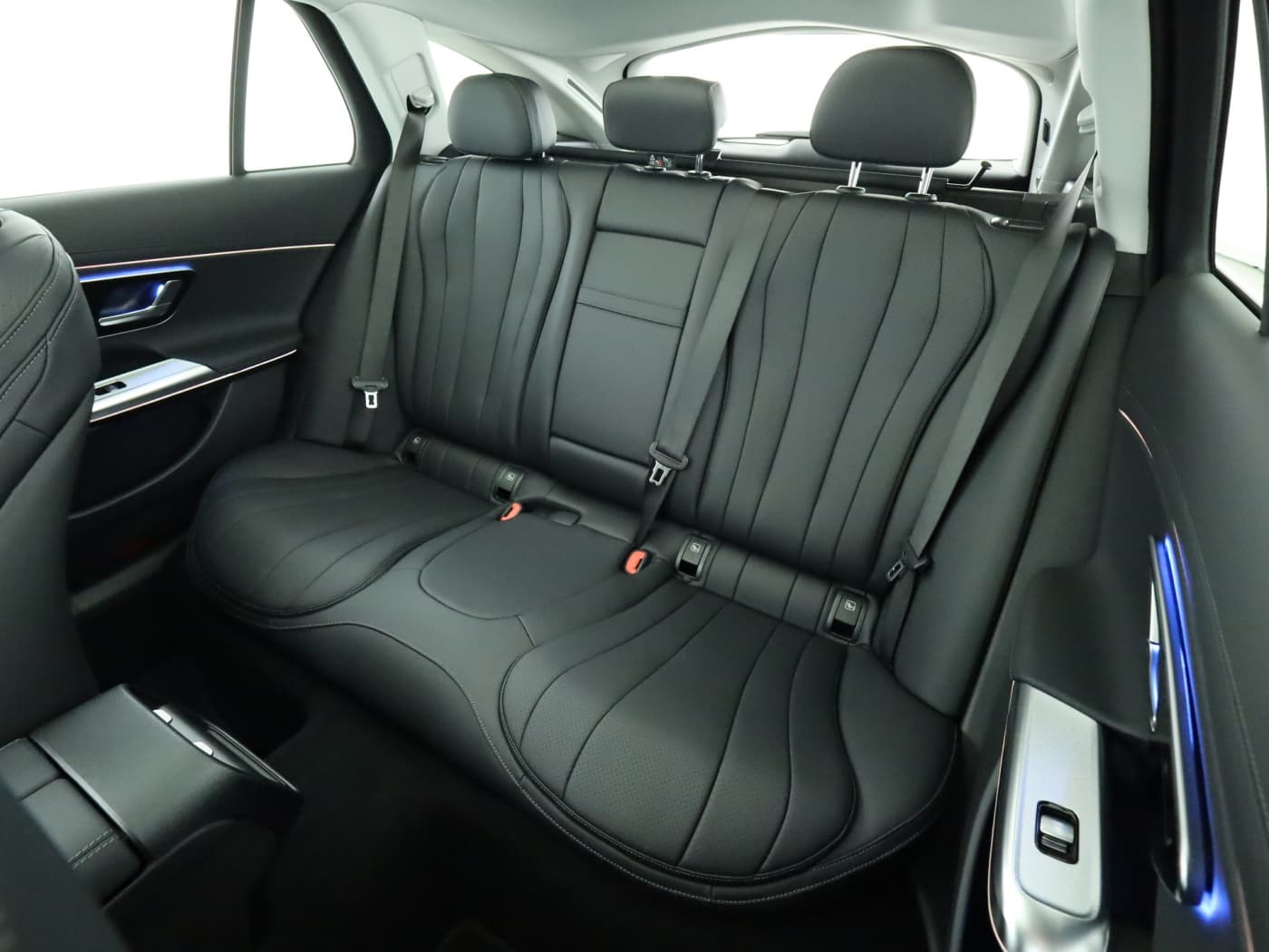 Mercedes-Benz E 300 de 4MATIC T-Modell All-Terrain mit EQ Hybrid Technologie Bild 18